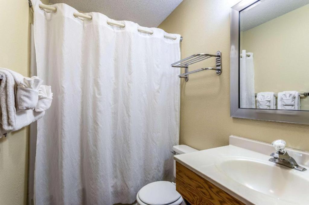 Econo Lodge Ιθάκη Εξωτερικό φωτογραφία