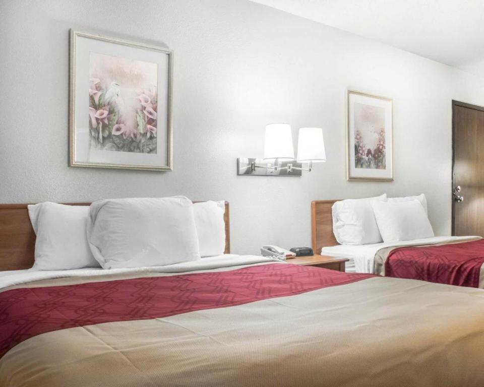 Econo Lodge Ιθάκη Εξωτερικό φωτογραφία